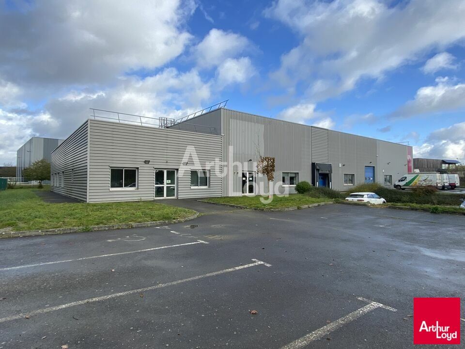 A VENDRE - BATIMENT INDEPENDANT - ACCES DIRECT A L' A84