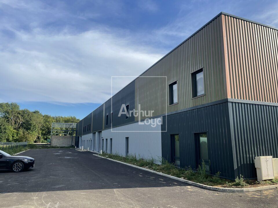 Location local d''activites 1616 m² divisibles à partir de 225 m²