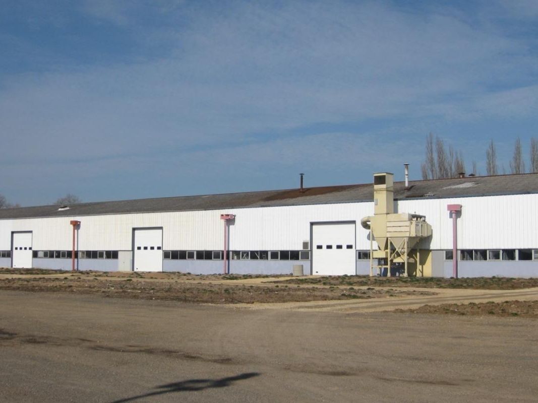 Vente entrepôts 9300 m² non divisibles