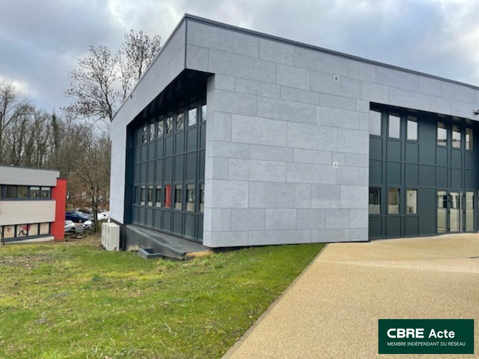 Location local commercial 761 m² divisibles à partir de 246 m²