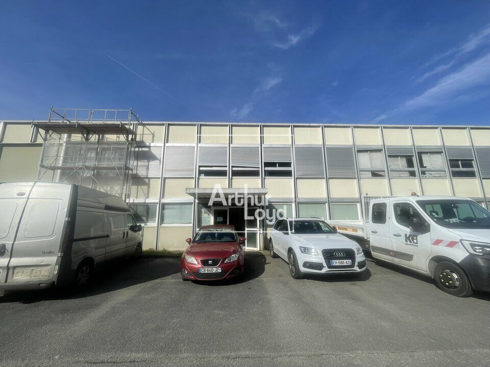 Vente local d''activites 1830 m² non divisibles