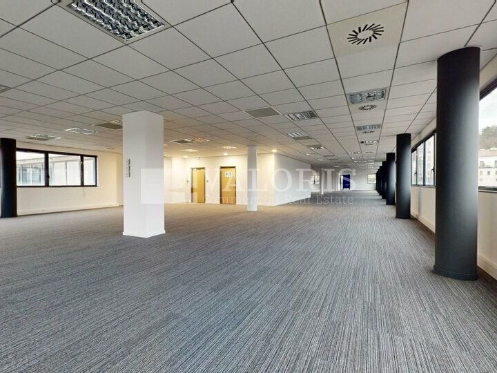 VALORIS REAL ESTATE vous propose à la location des bureaux au sein du TELYCA, emplacement privilégie à proximité immédiate du Boulevard Périphérique Nord et des grands axes autoroutiers.