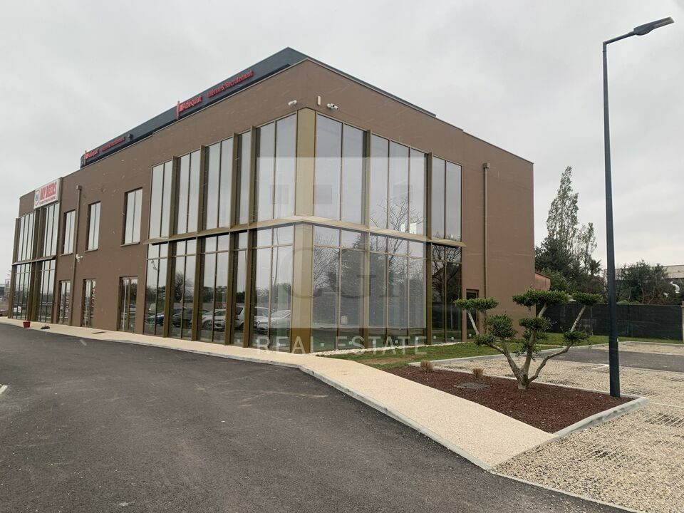 Location local commercial 220 m² non divisibles