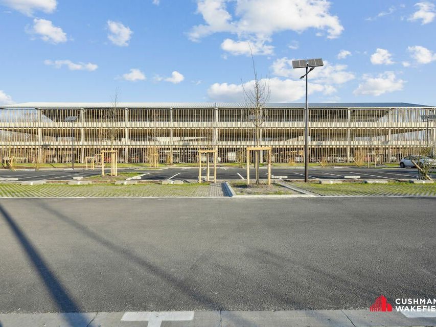 Bureaux à la location de 3 111 m² divisibles à partir de 308 m²