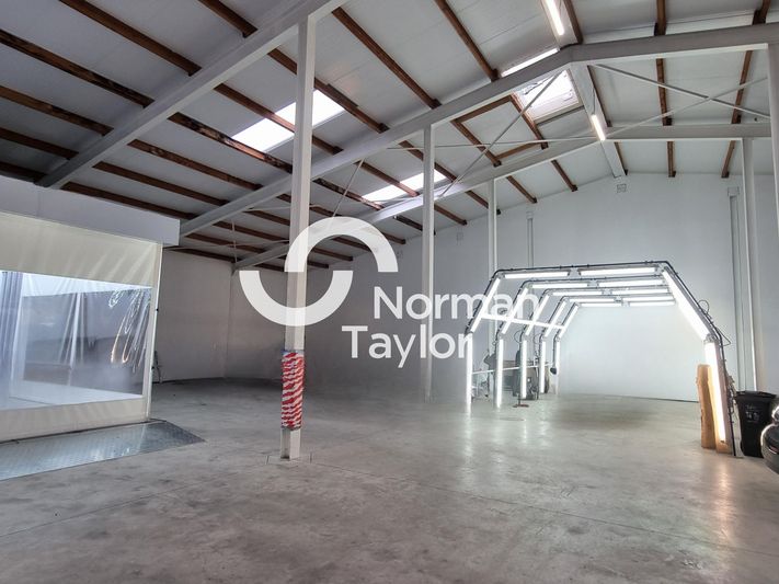 Location local d''activites 500 m² non divisibles