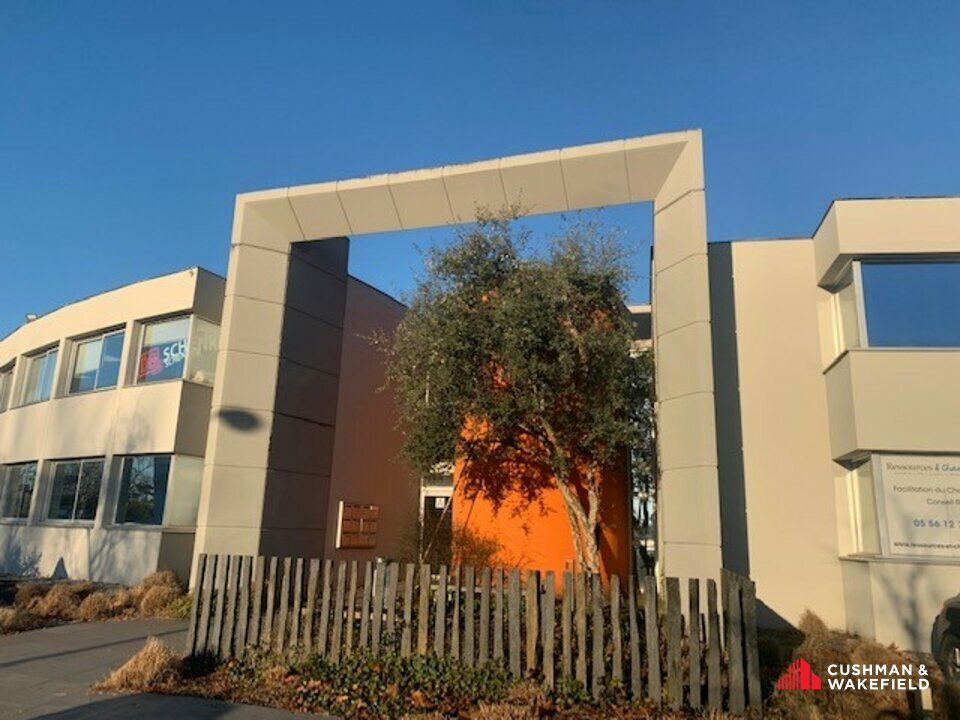 Bureaux à la location de 169 m² - Proximité Aéroport