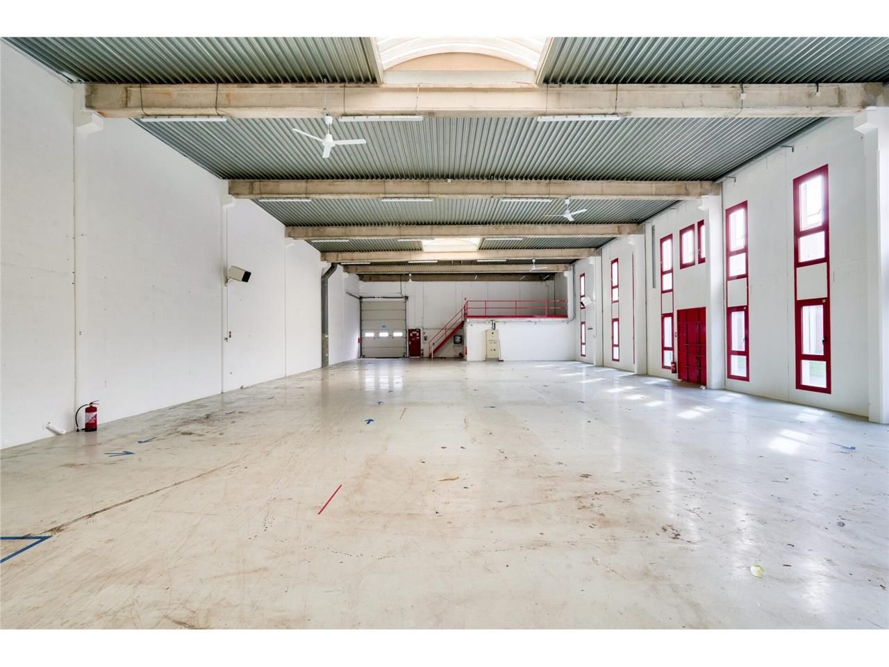 Location local d''activités 550 m² à Eragny