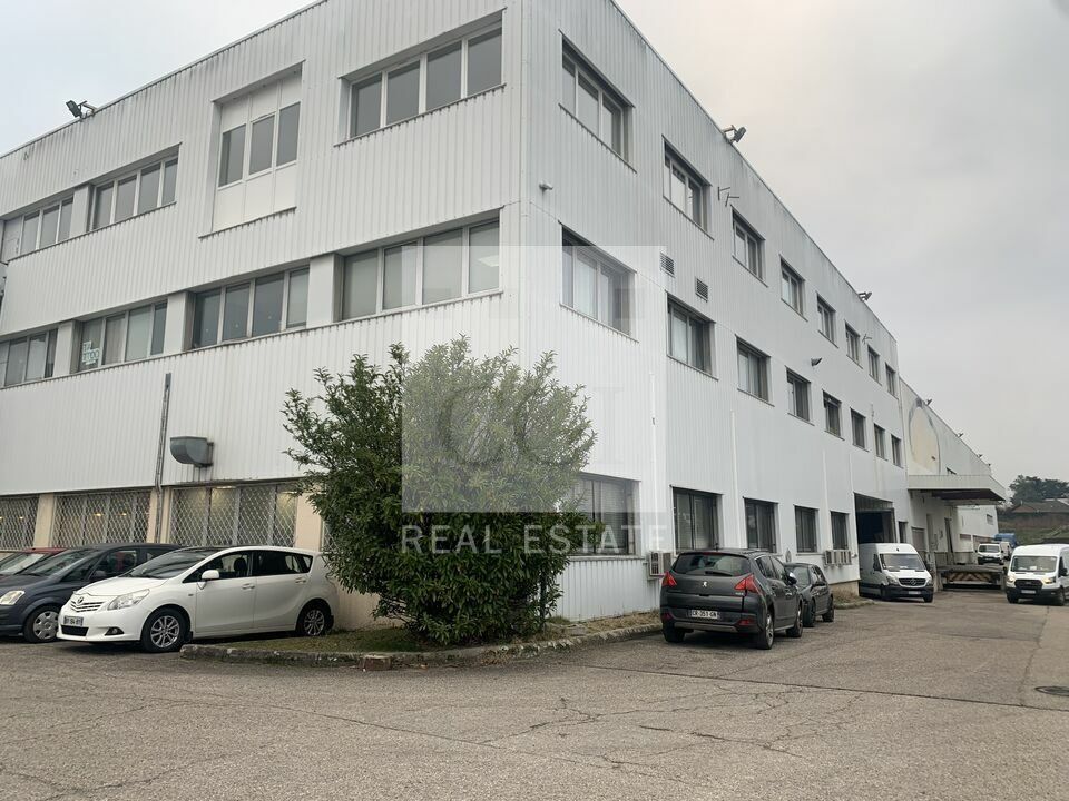 Location local d''activites 1548 m² non divisibles