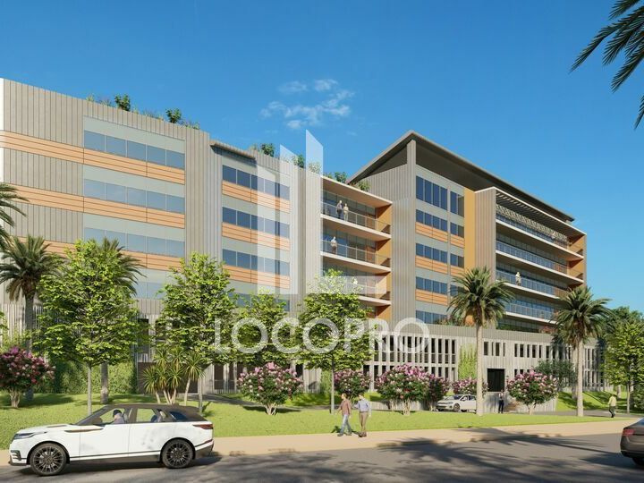 IMMEUBLE DE BUREAUX A VENDRE - 3 912 M2 DIVISIBLES - ZONE INDUSTRIELLE CARROS