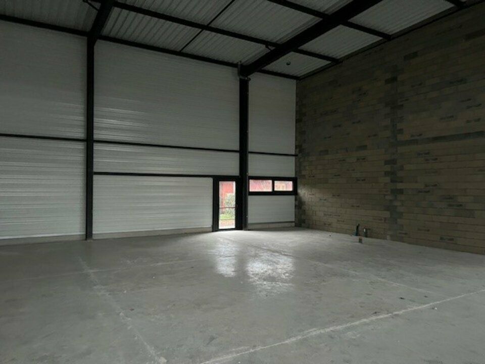 Location local d''activites 281 m² divisibles à partir de 65 m²