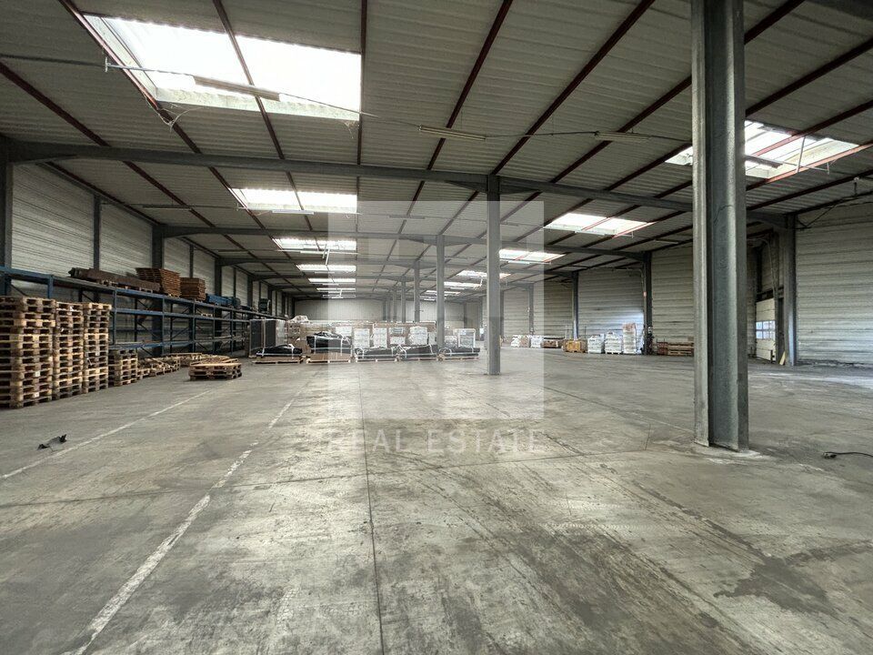 À LOUER – LOCAL D'ACTIVITÉS DE 1 780 m² – CORBAS / PARC INDUSTRIEL SÉCURISÉ