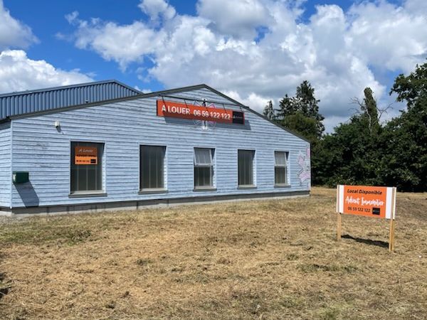 BUSINESS OR COMMERCIAL PREMISES LOCATED 5 MIN FROM SILLE LE