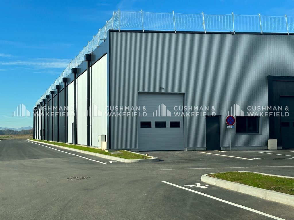 Vente activités 4499 m² divisibles à partir de 159 m²