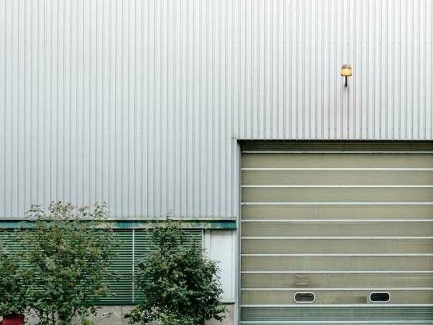 Location local d''activites 324 m² non divisibles