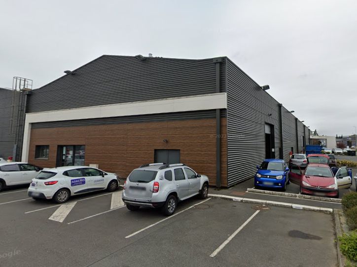 Location local 1260 m² à Le Mans