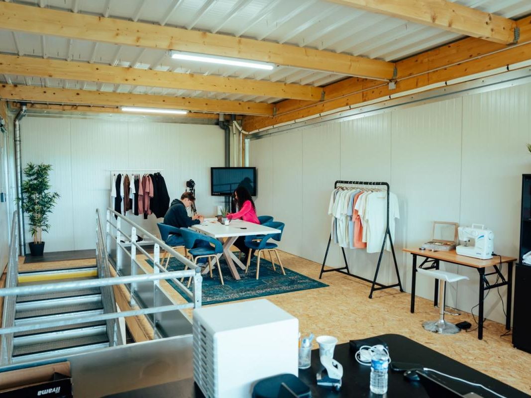 Location entrepôts 96 m² non divisibles