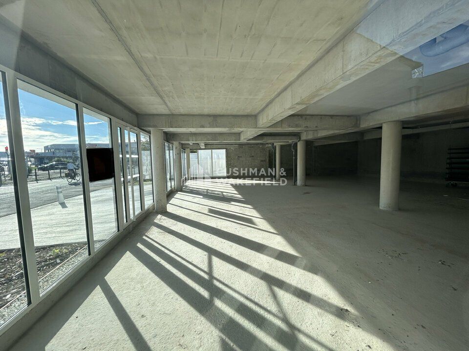 Location local commercial 213 m² non divisibles