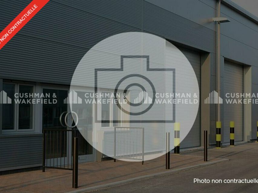 MERIGNAC AEROPORT BATIMENT AVEC TERRAIN D'EXPOSITION À LOUER 