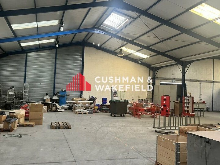 Location local d''activites 1650 m² non divisibles
