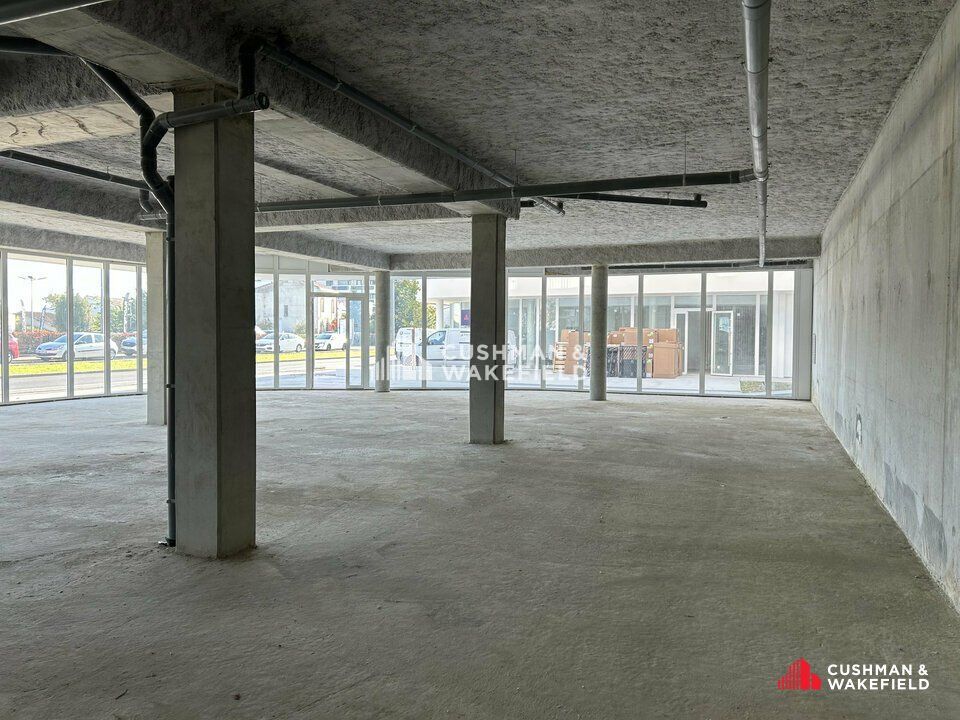Vente local commercial 326.71 m² non divisibles