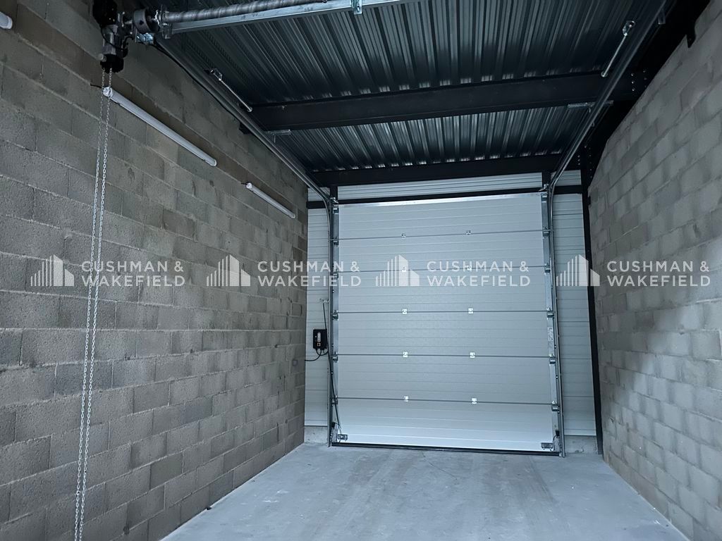 Location activités 374 m² non divisibles