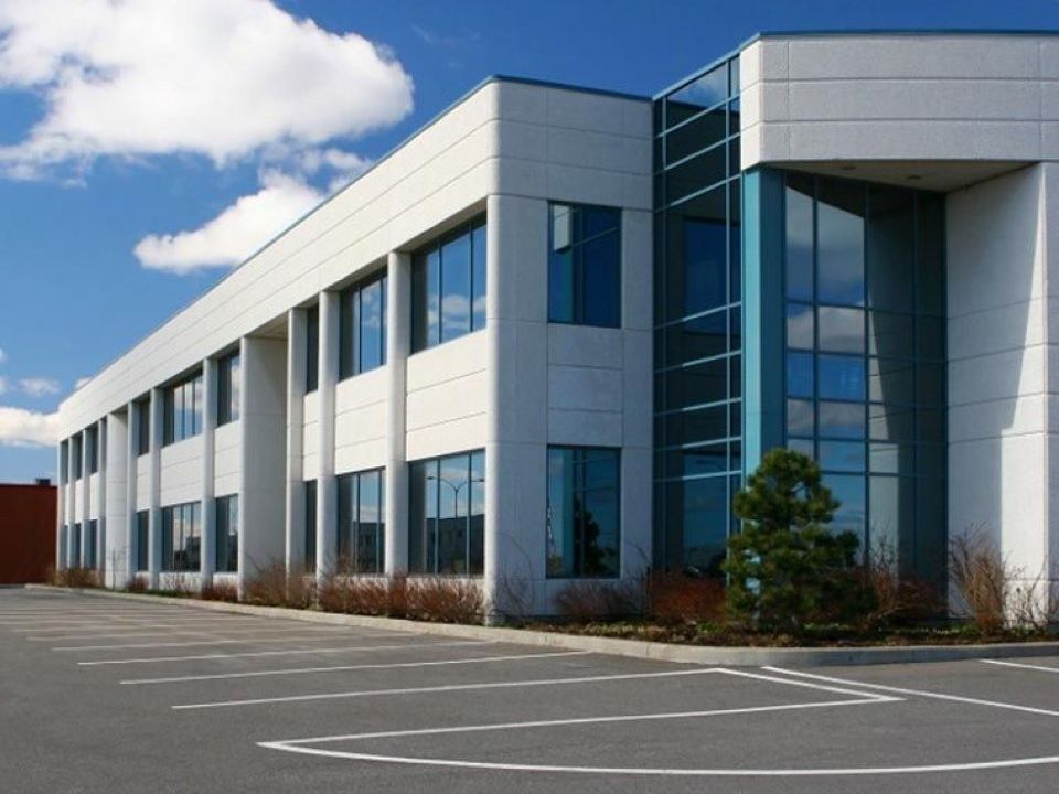 Location local d''activites 900 m² non divisibles