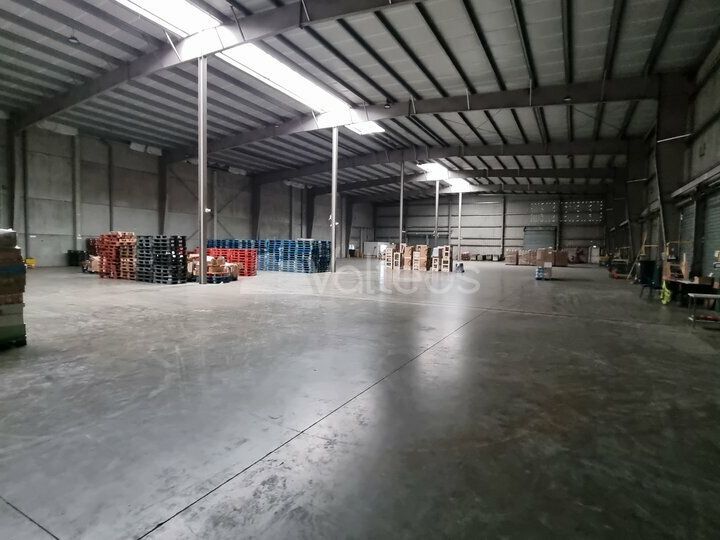 Location local d''activites 2670 m² non divisibles