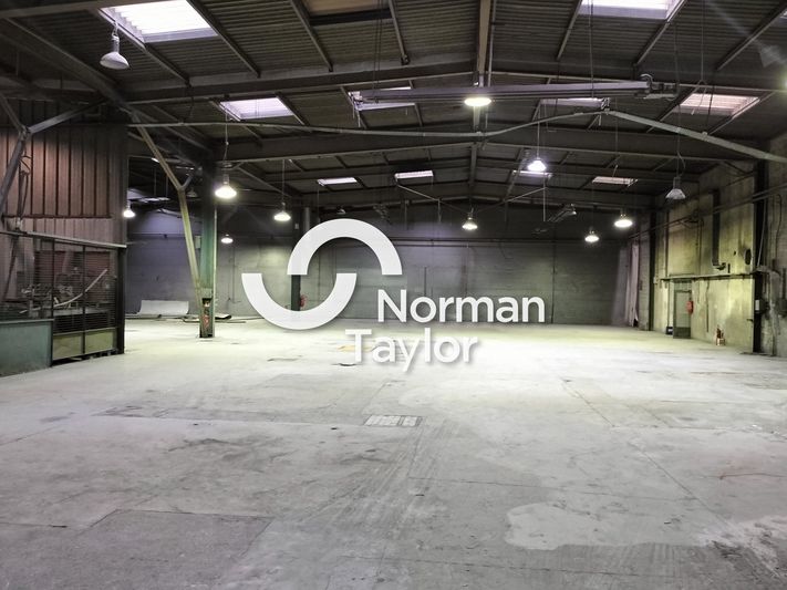 Location local d''activites 2200 m² divisibles à partir de 250 m²