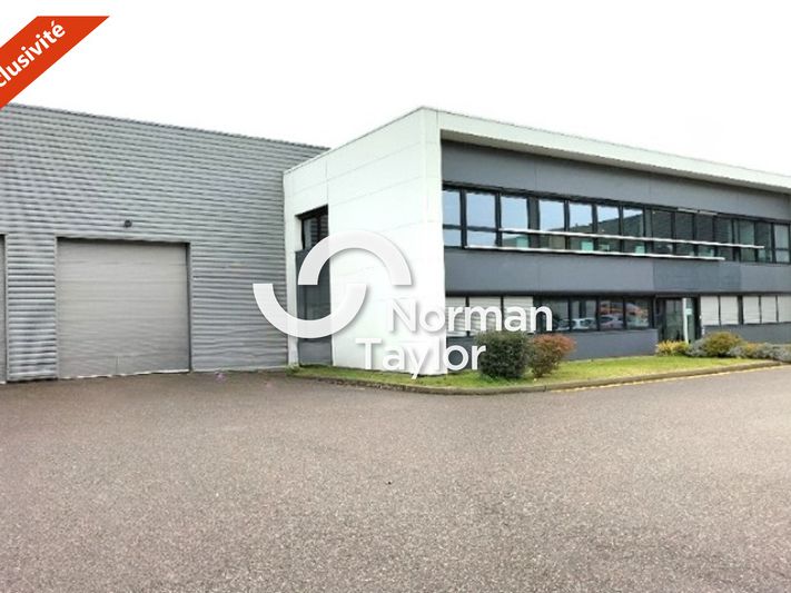 Location local d''activites 1085 m² non divisibles