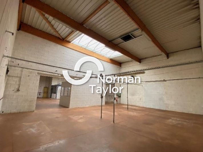 Location local d''activites 434 m² non divisibles