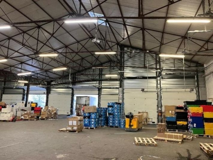 A louer 2730 m² de locaux d'activités à Vaulx-en-Velin.