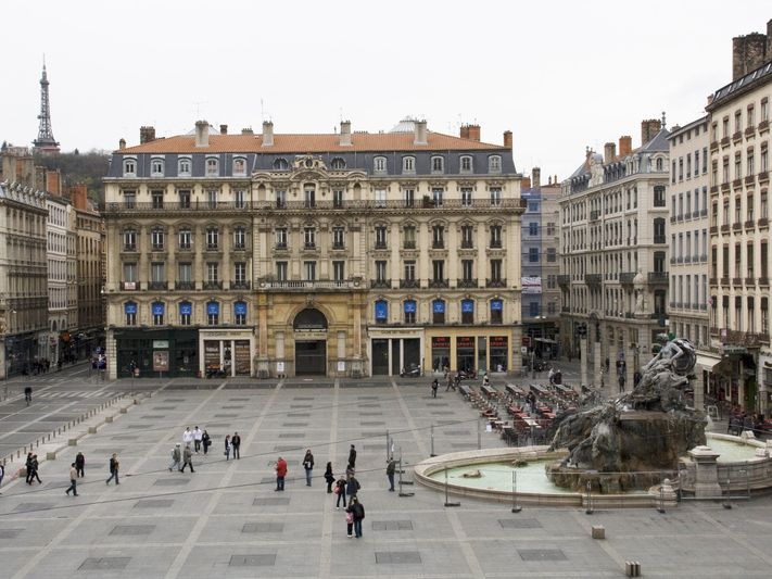 A vendre immeuble de 560 m² comprenant local commercial et 9 appartements secteur Terreaux à Lyon 1.