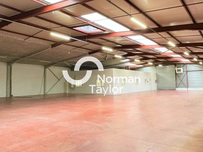 Location local d''activites 3828 m² divisibles à partir de 781 m²