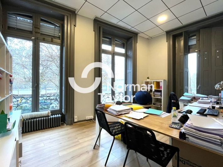 Location bureaux 600 m² non divisibles