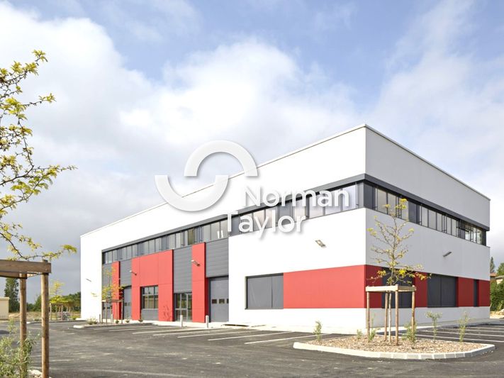 Location local 5544 m² divisibles à partir de 210 m²