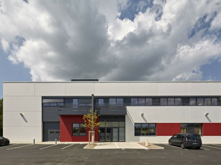 Plusieurs surfaces de locaux mixtes activités/bureaux de 606 m² divisibles à partir de 210 m² à Dardilly.