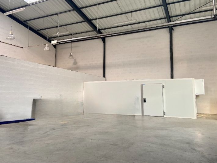 A louer 444 m² de locaux mixtes à Rillieux-La-Pape.