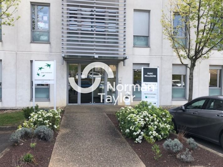 Location bureaux 81 m² non divisibles