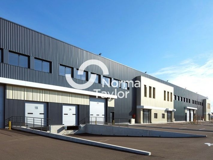 Location local d''activites 7369 m² divisibles à partir de 974 m²