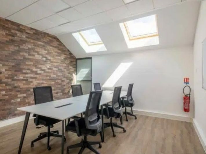  LOCATION D'UN ESPACE PRIVÉ DE 140M2 POUR 24 PERSONNES