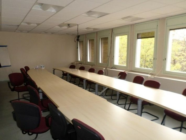 Bureaux de 221m² à louer à Villeurbanne 