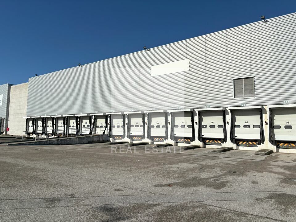 LOCAL D'ACTIVITE / ENTREPOT LOGISTIQUE