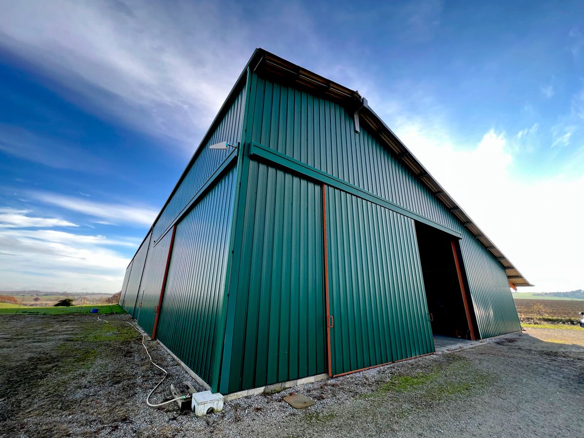 Location local 1200.00 m² à SEGREVILLE