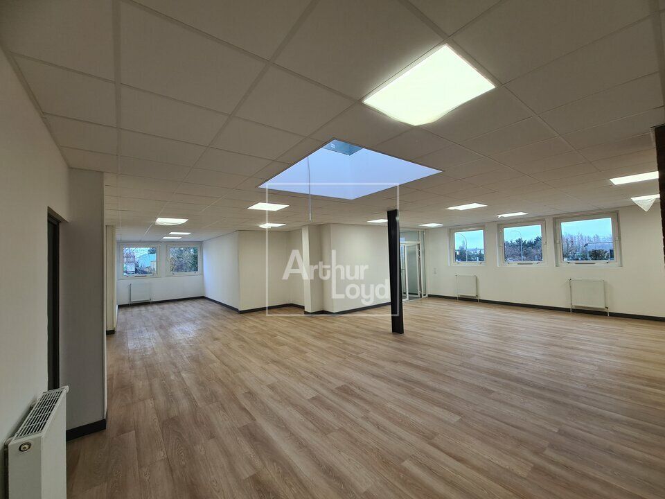 Location bureaux 330 m² divisibles à partir de 145 m²