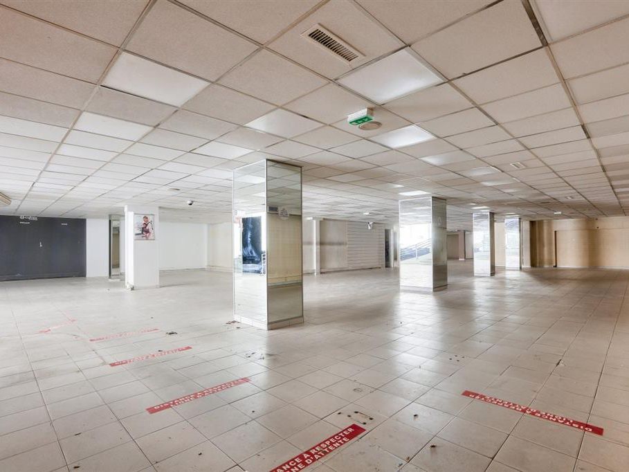 Location local commercial 576 m² non divisibles