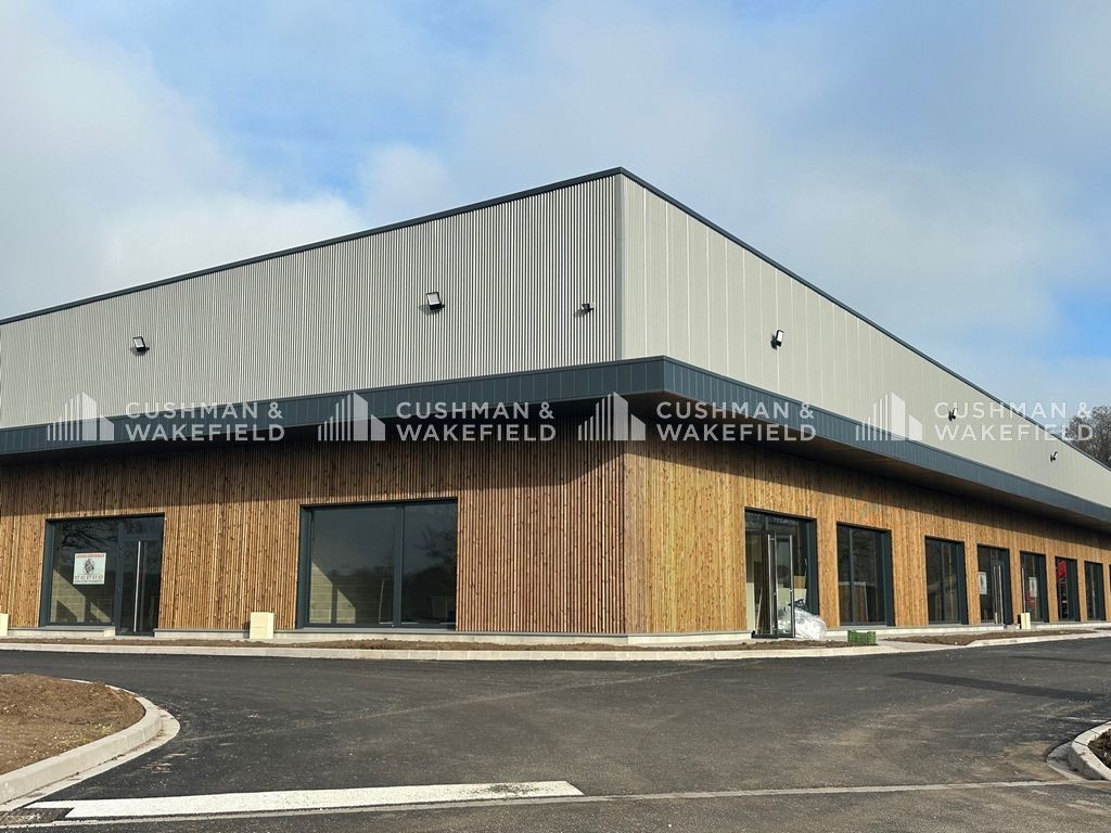 Vente activités 720 m² divisibles à partir de 216 m²