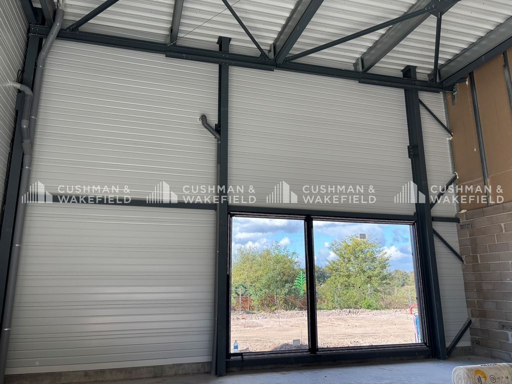 Vente activités 720 m² divisibles à partir de 216 m²