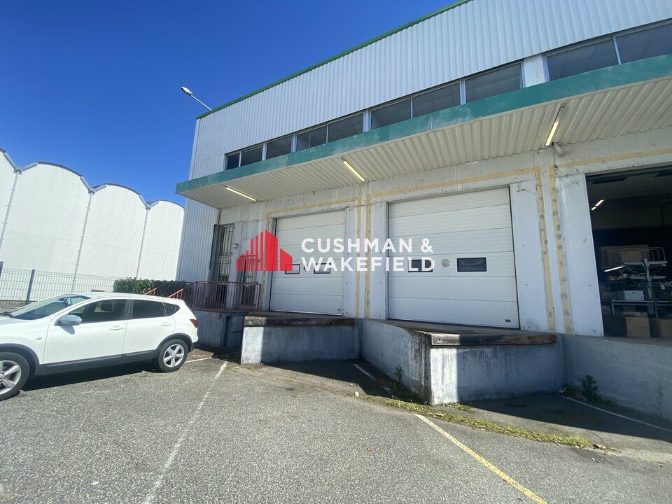Location local d''activites 476 m² non divisibles