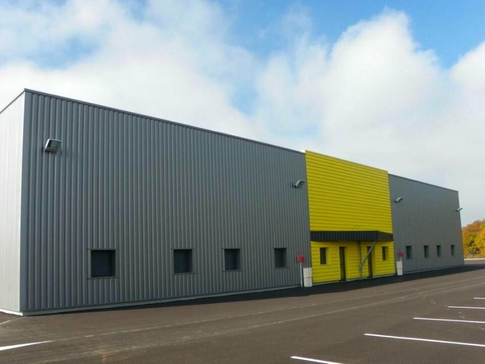 Location local d''activites 300 m² non divisibles