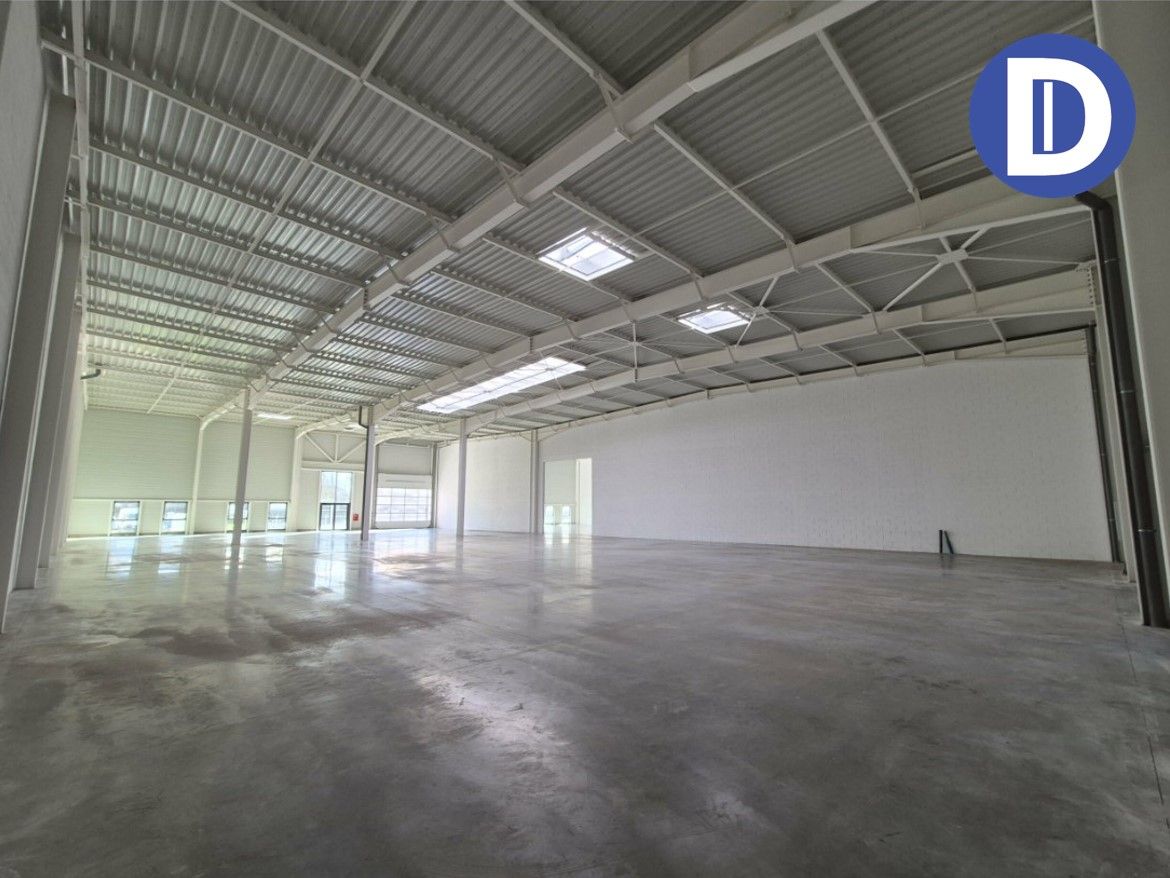 Location activites 1870.00 m² non divisibles